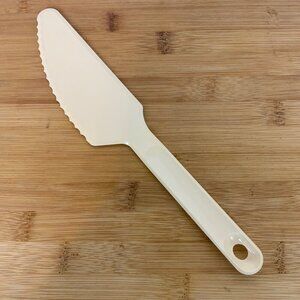 Vintage Tupperware Ivory Plastic Cake Server With Serrated Edge 1819-10